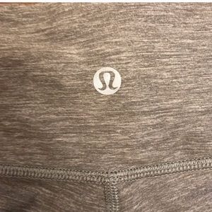 Lululemon grey crop